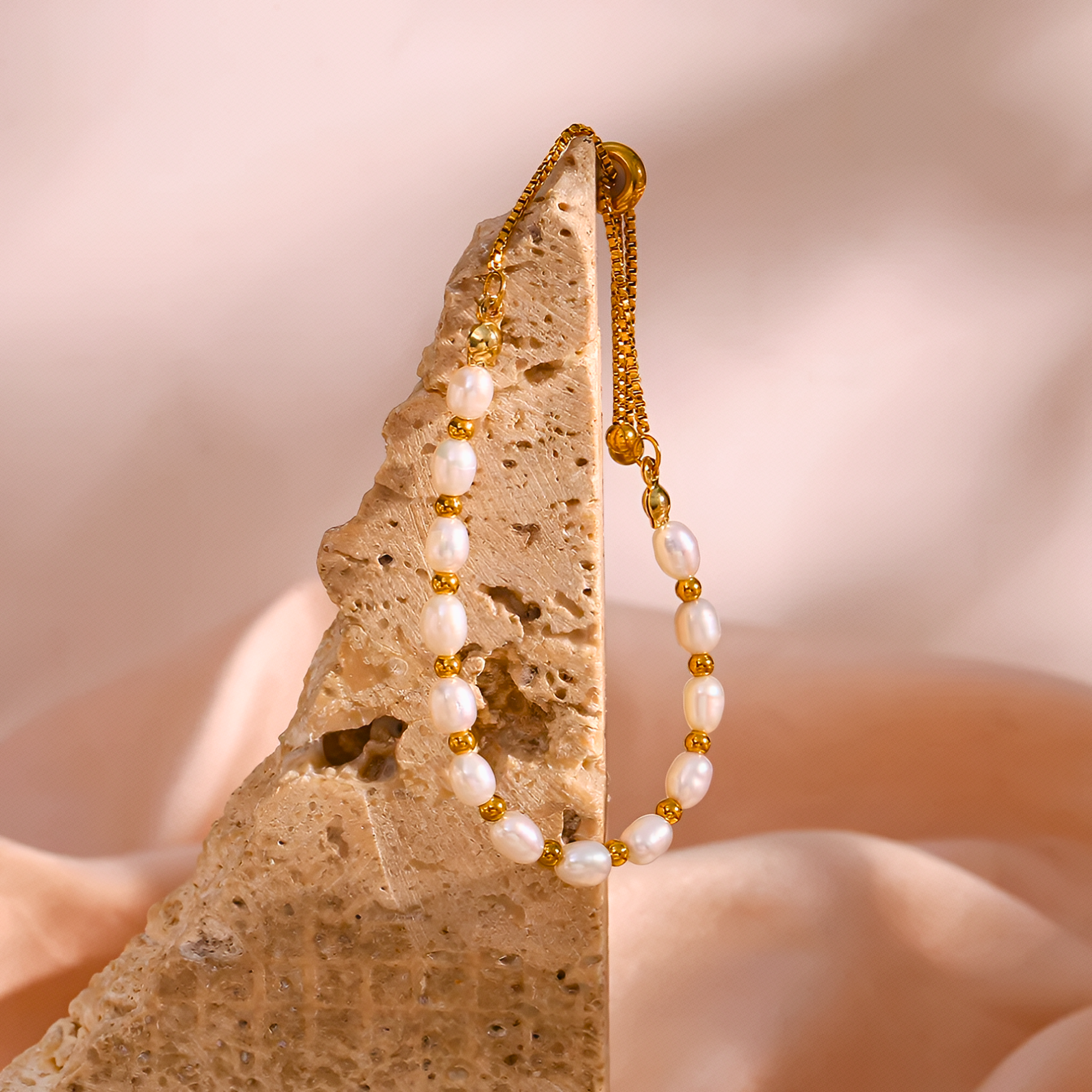 Elise Pearl Bracelet
