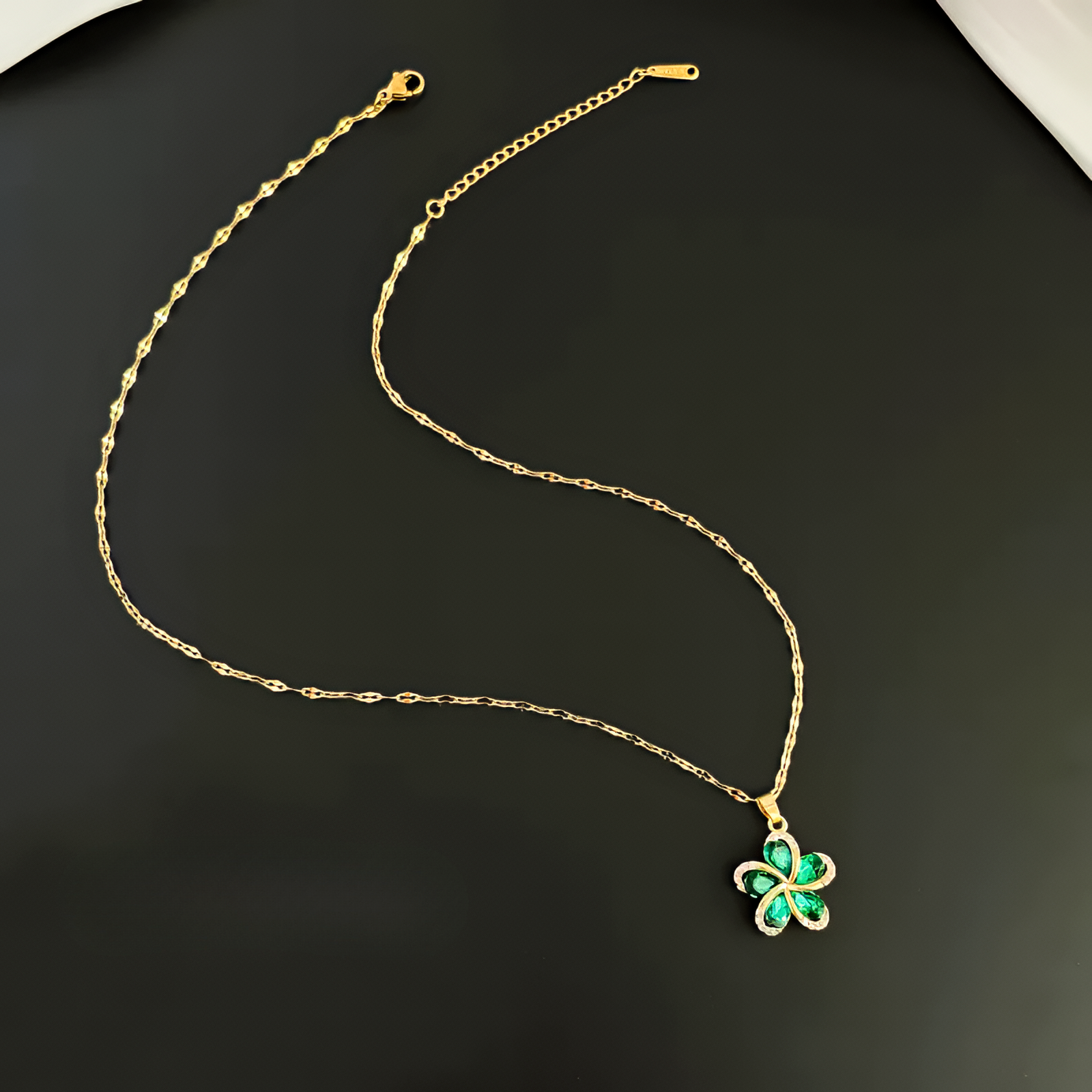 Lucky Clover Pendant (Gold)