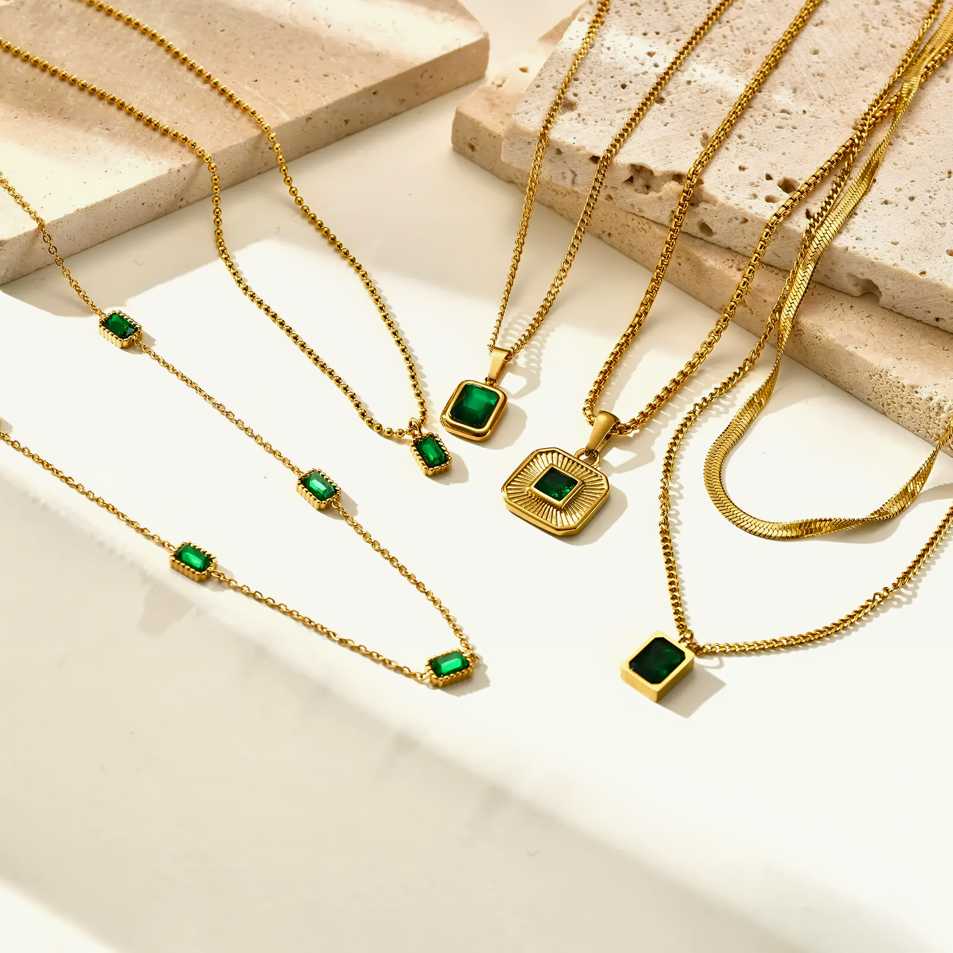 Beaded-Frame Emerald Pendant (Gold)