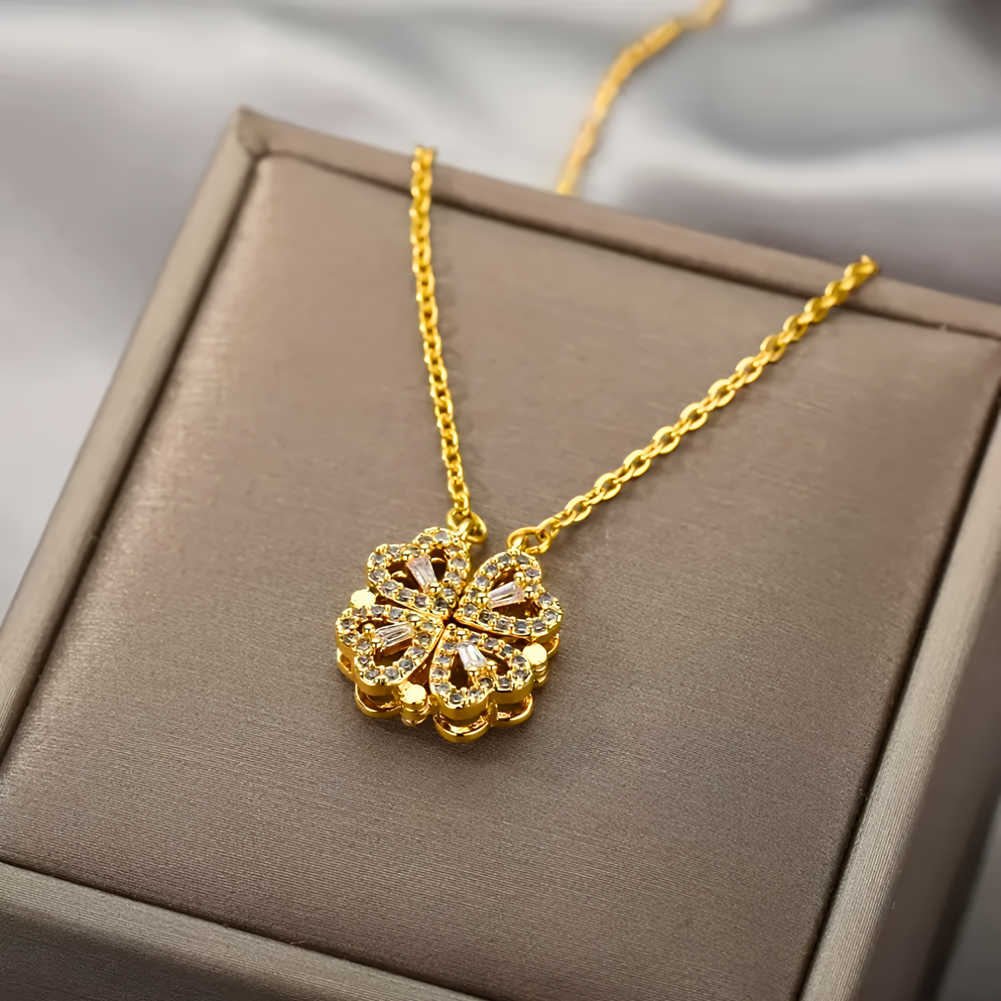 Amulet Clover Pendant Necklace