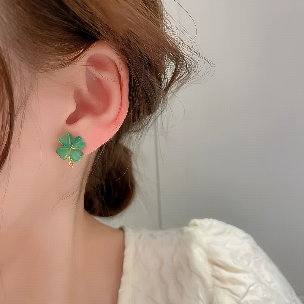 Clover Cat’s-Eye Studs