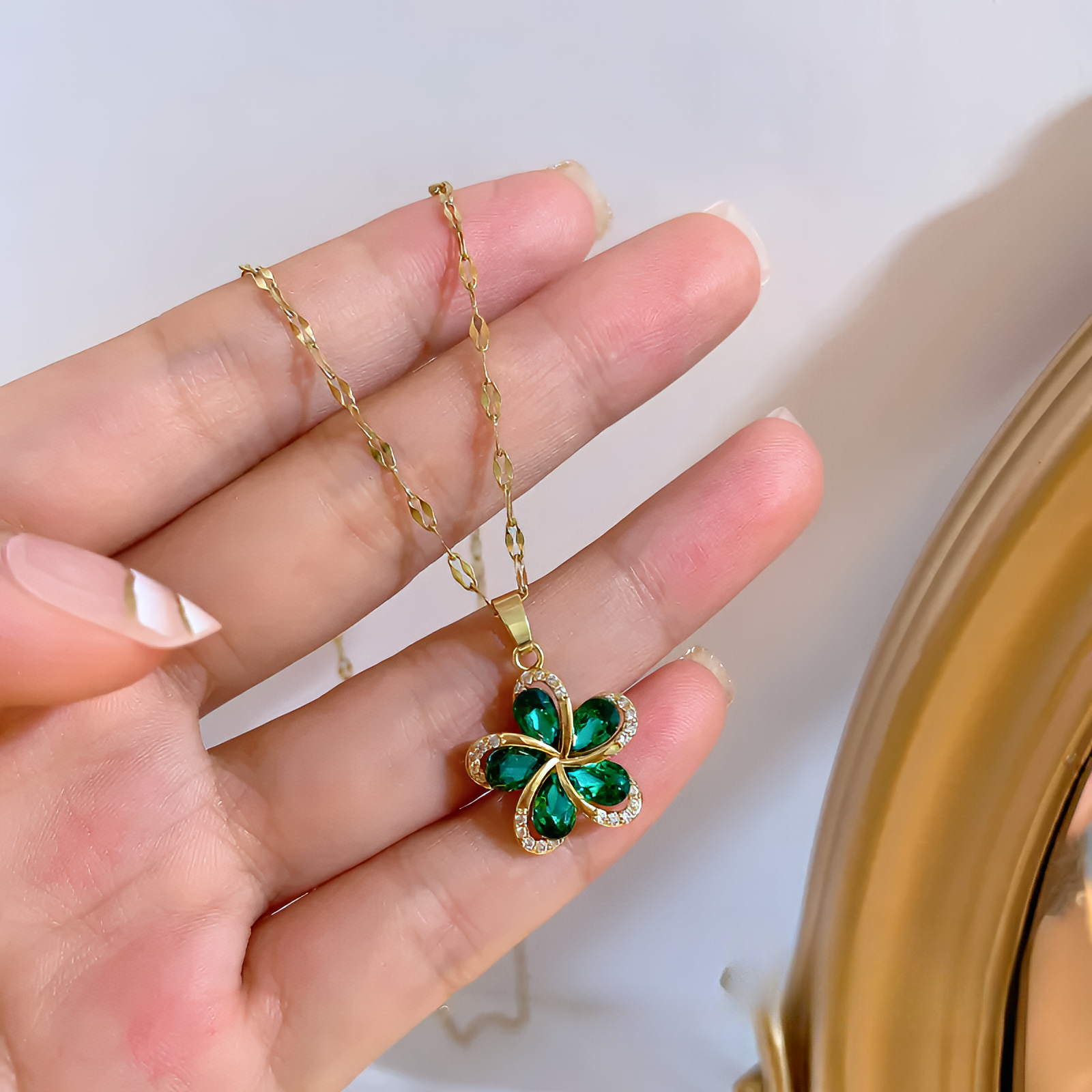 Lucky Clover Pendant (Gold)