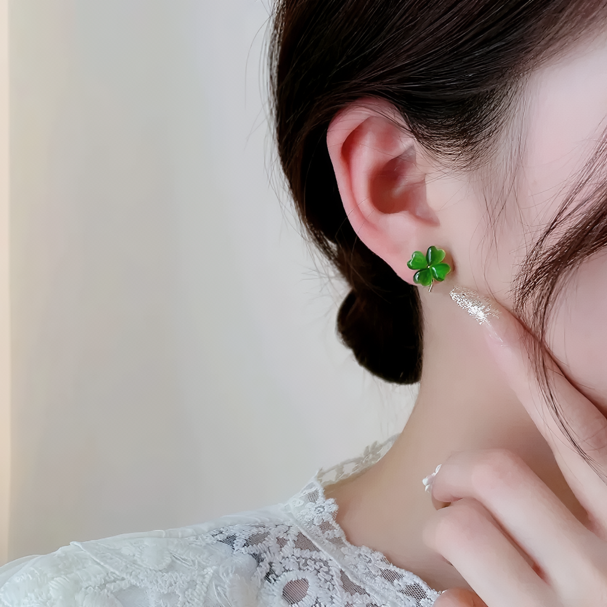Clover Cat’s-Eye Studs
